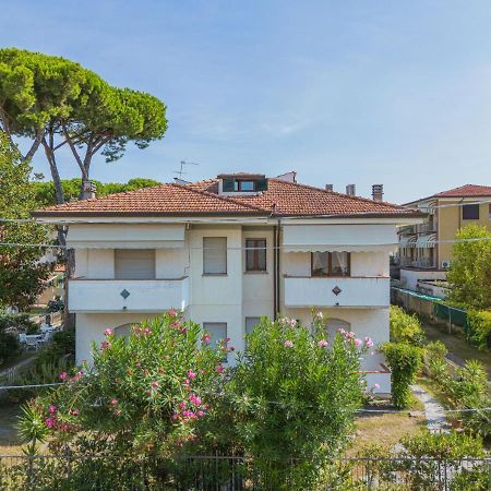 Apartment Dei Fiori By Interhome リド・ディ・カマイオーレ エクステリア 写真
