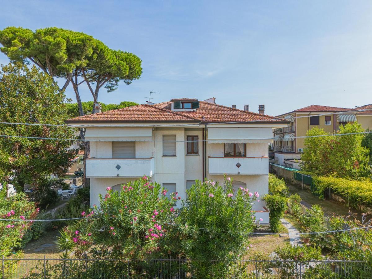 Apartment Dei Fiori By Interhome リド・ディ・カマイオーレ エクステリア 写真