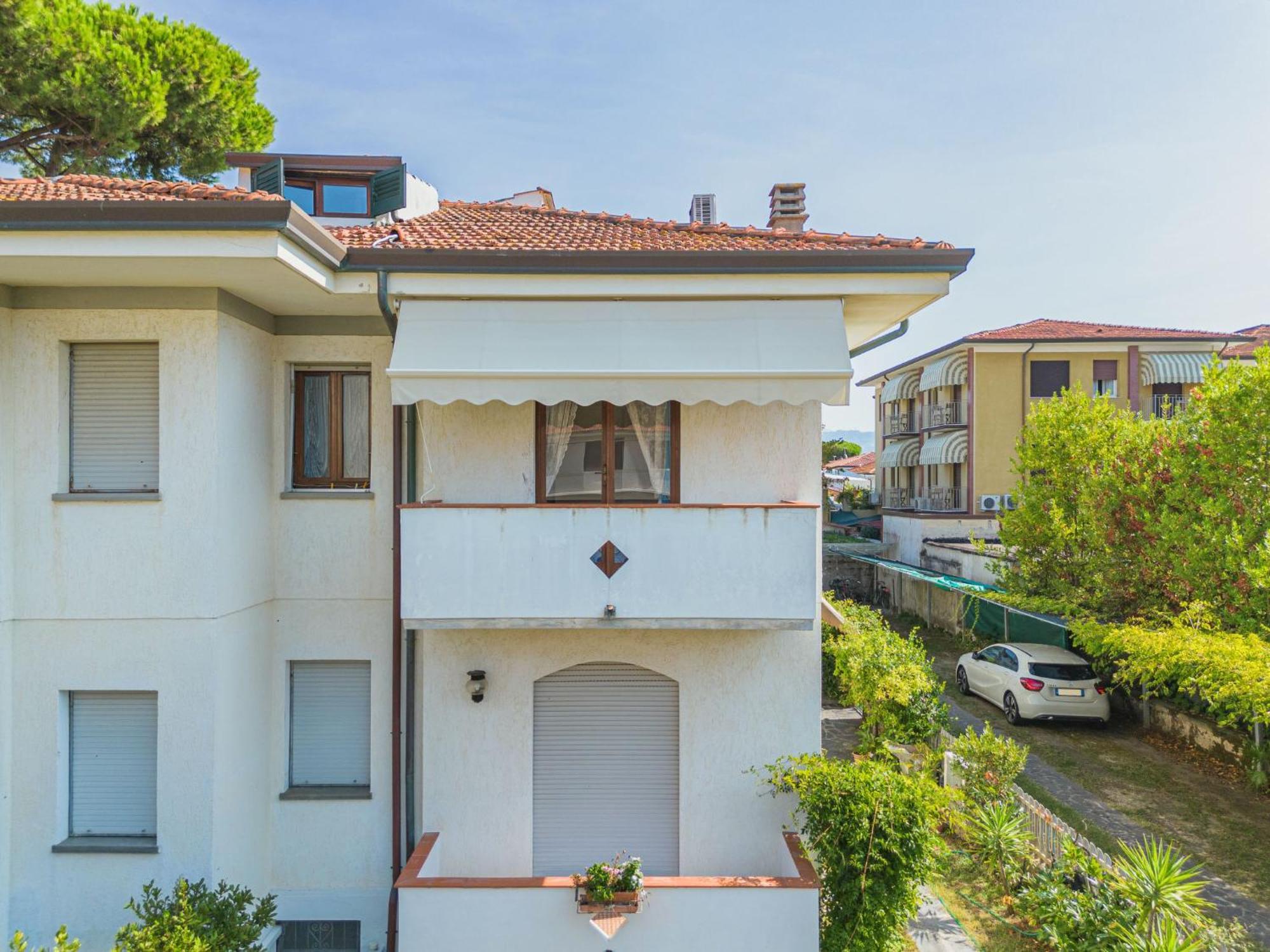 Apartment Dei Fiori By Interhome リド・ディ・カマイオーレ エクステリア 写真