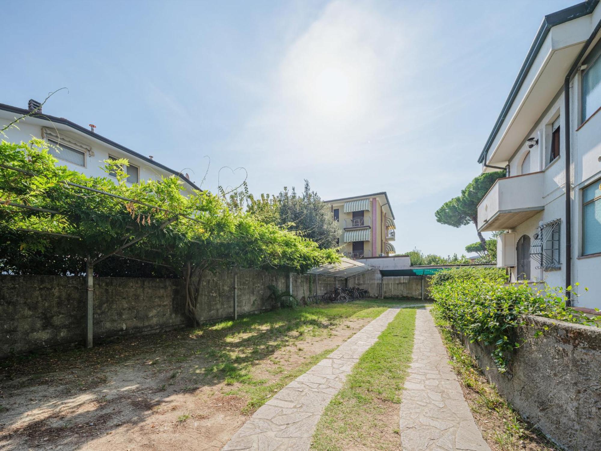 Apartment Dei Fiori By Interhome リド・ディ・カマイオーレ エクステリア 写真